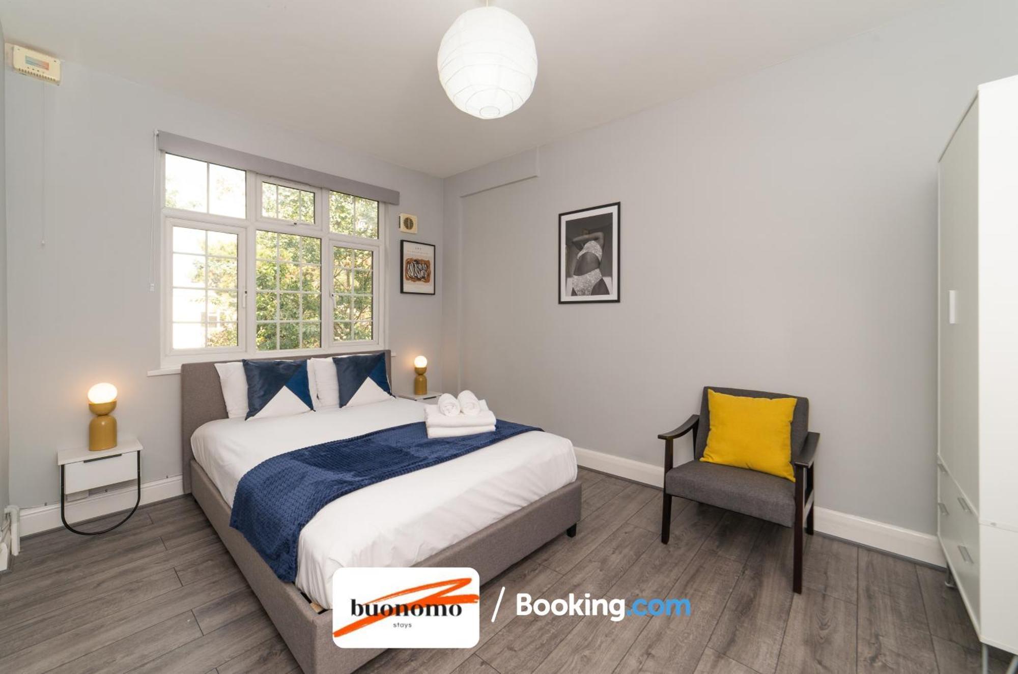 Two Bedroom Apartment By Buonomo Stays Short Lets & Serviced Accommodation With Balcony London Exterior photo